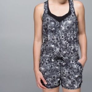 Lululemon The Runsie in Flowabunga Black Angel Wing/Black | 6